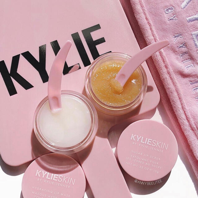 Kylie Cosmetics(カイリーコスメティックス)の大人気♡KYLIE SKIN♡ ミラー  HAND MIRROR 新品未開封 レディースのファッション小物(ミラー)の商品写真