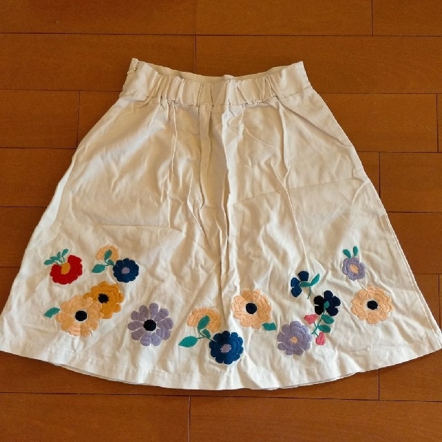Par Avion(パラビオン)のPar Avion 花柄刺繍 コットン フレアスカート レディースのスカート(ひざ丈スカート)の商品写真