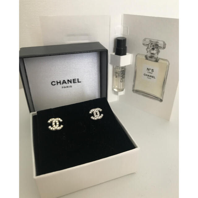 CHANEL(シャネル)のシャネル  ロゴ　ピアス レディースのアクセサリー(ピアス)の商品写真