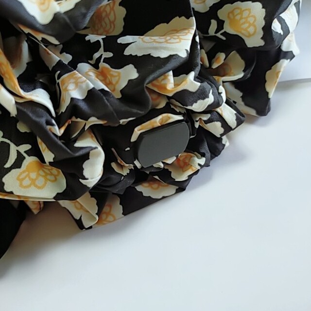 KiU(キウ)の美品　キウ　Kiu　アンブレラ　ブランド　傘　折畳　折り畳み  雨傘　軽量 レディースのファッション小物(傘)の商品写真