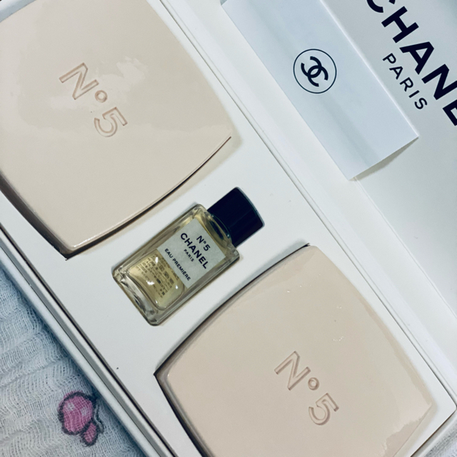 CHANEL(シャネル)の【CHANEL】石鹸ギフトセット★送料込★ コスメ/美容のボディケア(ボディソープ/石鹸)の商品写真