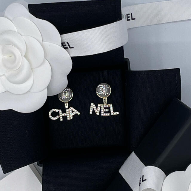 なピアスで CHANEL ピアス キラキラ揺れるピアスの通販 by ルル's shop