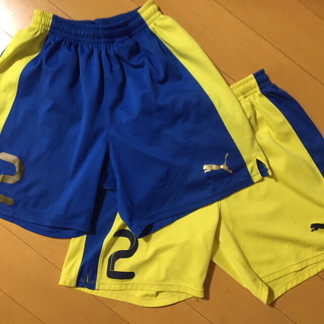 PUMA(プーマ)のPUMA ユニフォームパンツ　青、黄色　2枚（サイズ:S） スポーツ/アウトドアのサッカー/フットサル(ウェア)の商品写真