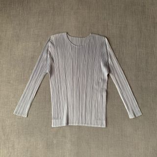 プリーツプリーズイッセイミヤケ(PLEATS PLEASE ISSEY MIYAKE)のPLEATS PLEASE プリーツブラウス イッセイミヤケ シルバー色(カットソー(長袖/七分))