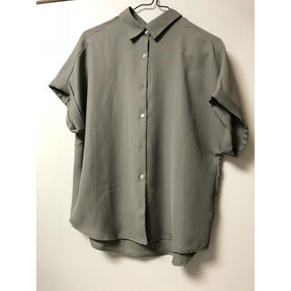ジーユー(GU)のGU エアリーシャツ 半袖 olive色(シャツ/ブラウス(半袖/袖なし))
