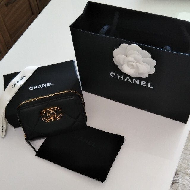 CHANEL(シャネル)のCHANEL19ジップコインパース akimituO様専用 レディースのファッション小物(コインケース)の商品写真