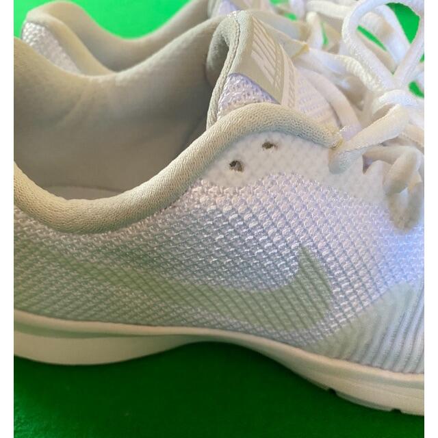 NIKE(ナイキ)の【美品】NIKE スニーカー23 Whiteトレーニングシューズ レディースの靴/シューズ(スニーカー)の商品写真