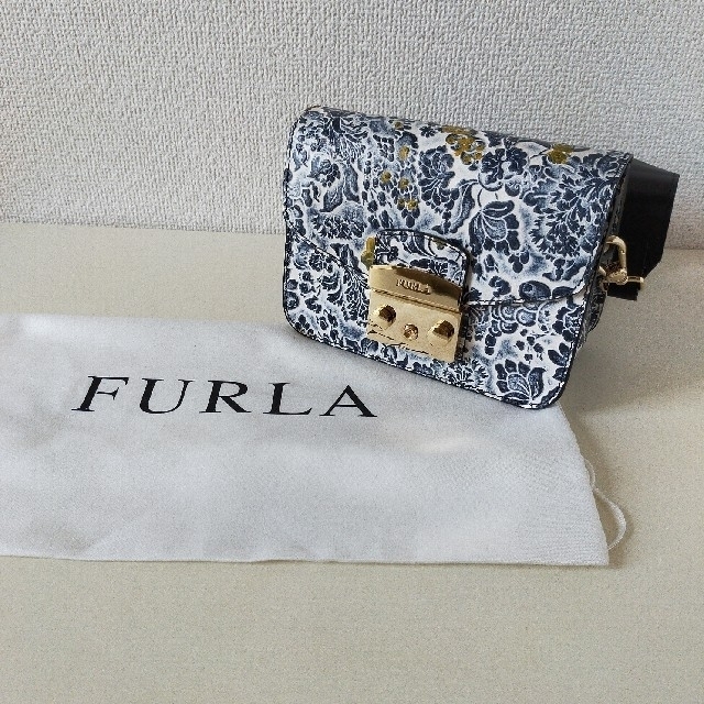 FURLA ショルダー メトロポリス - ショルダーバッグ