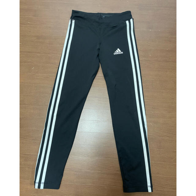 adidas(アディダス)のadidasアディダス150レギンス キッズ/ベビー/マタニティのキッズ服女の子用(90cm~)(パンツ/スパッツ)の商品写真