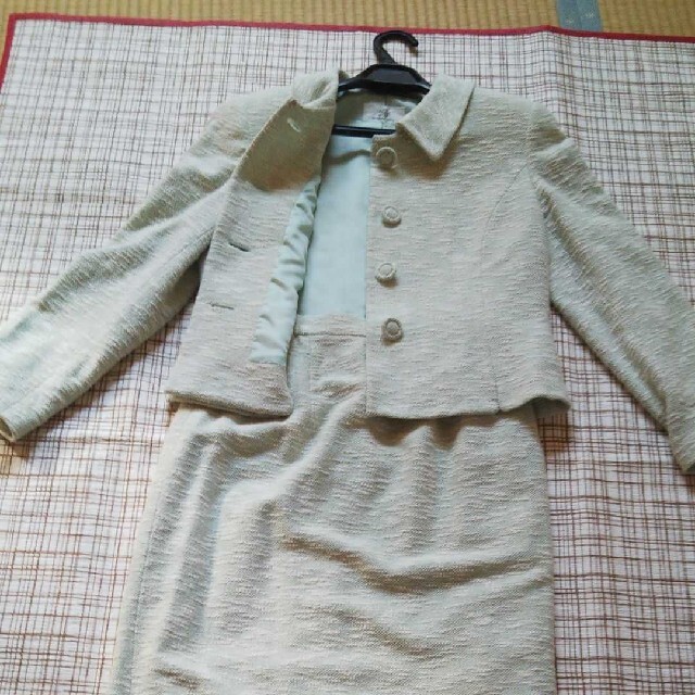 春色スーツ レディースのフォーマル/ドレス(スーツ)の商品写真