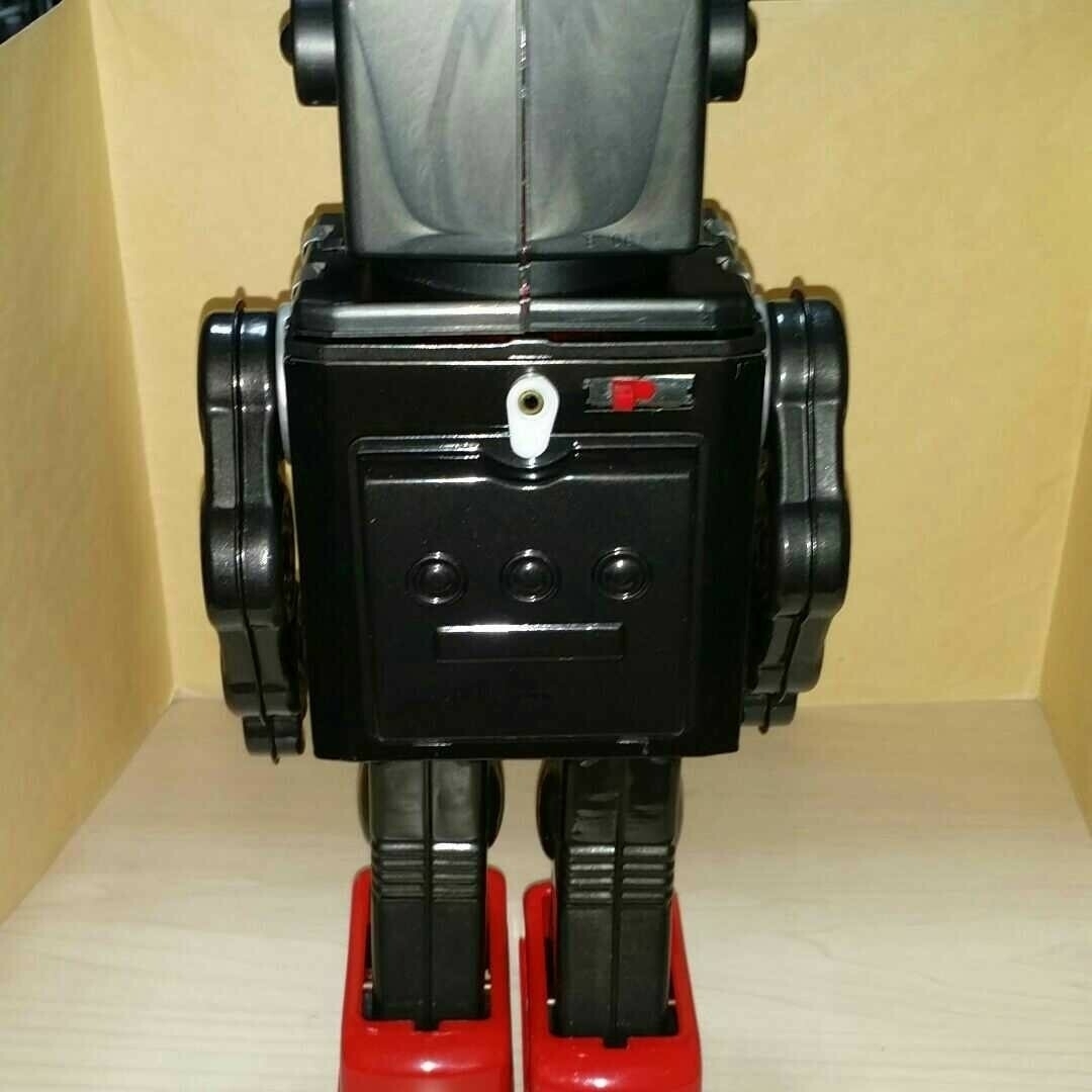 怪獣ロボット。