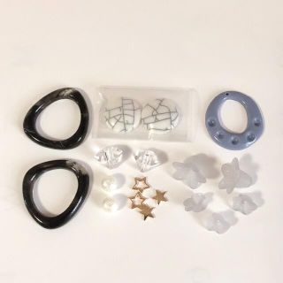ビーズ・パーツアソート　フラワーモノトーン(各種パーツ)