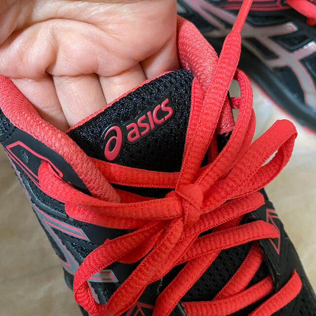 asics(アシックス)のasicsスニーカー　black pink  レディースの靴/シューズ(スニーカー)の商品写真