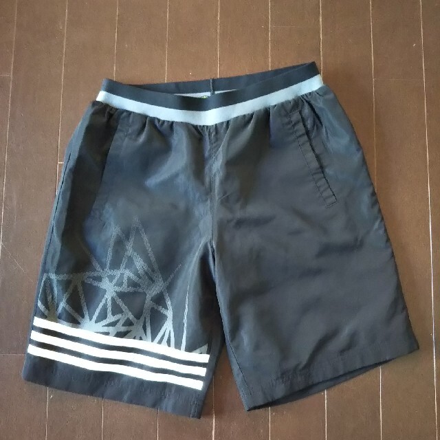 adidas(アディダス)のショートパンツ キッズ/ベビー/マタニティのキッズ服男の子用(90cm~)(パンツ/スパッツ)の商品写真