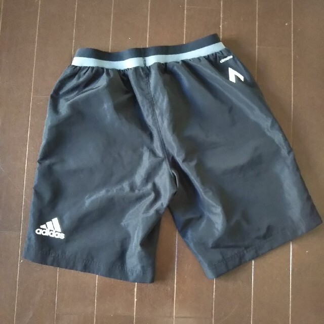 adidas(アディダス)のショートパンツ キッズ/ベビー/マタニティのキッズ服男の子用(90cm~)(パンツ/スパッツ)の商品写真