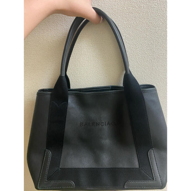 BALENCIAGA BAG(バレンシアガバッグ)の【美品】バレンシアガ　ネイビーカバ S ブラック　レザー レディースのバッグ(トートバッグ)の商品写真