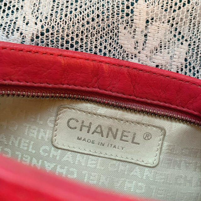 CHANEL(シャネル)のCHANEL チェーンミニバッグ チェリーレッド レディースのバッグ(ハンドバッグ)の商品写真