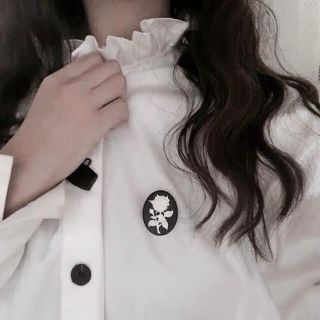 ロキエ(Lochie)の୨୧ Vintage rétro Black Rose Cameo Brooch(ブローチ/コサージュ)