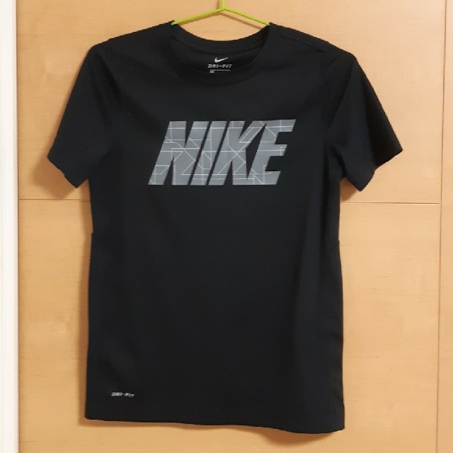 NIKE(ナイキ)のNIKE　Tシャツ キッズ/ベビー/マタニティのキッズ服男の子用(90cm~)(Tシャツ/カットソー)の商品写真