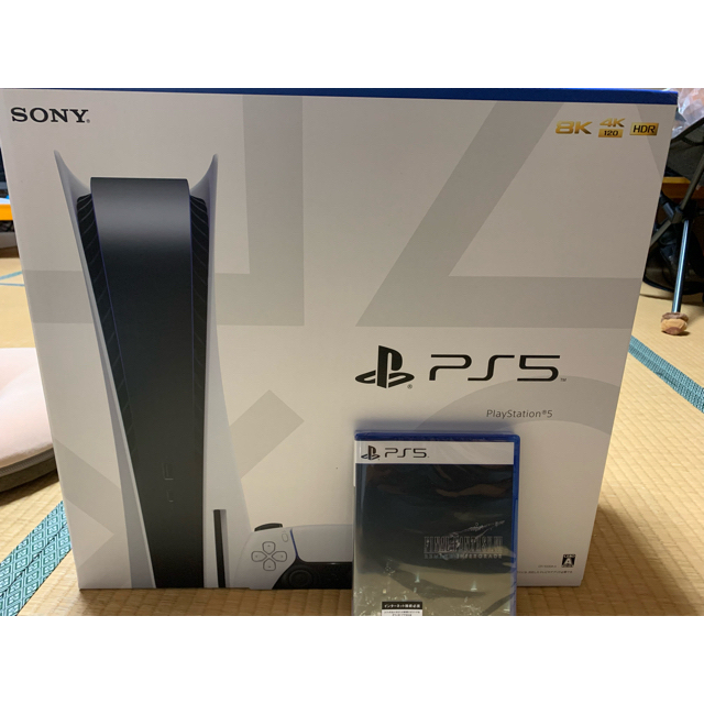 PlayStation(プレイステーション)の新品未開封品　PS5本体+FF7 インターグレード　セット エンタメ/ホビーのゲームソフト/ゲーム機本体(家庭用ゲーム機本体)の商品写真