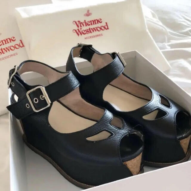 Vivienne Westwood(ヴィヴィアンウエストウッド)のVivienne Westwood コルク サンダル ブラック 厚底 レディースの靴/シューズ(サンダル)の商品写真