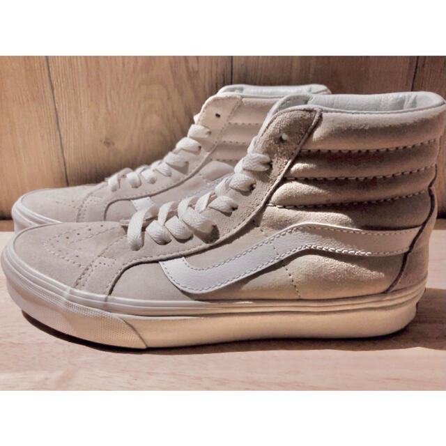 VANS(ヴァンズ)のVANS 23.5cm ハイカット オフホワイト 定価12,800円 レディースの靴/シューズ(スニーカー)の商品写真