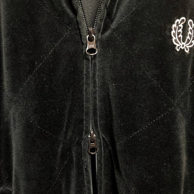 FRED PERRY(フレッドペリー)のフレッドペリー　トラックジャケット　ベロア　匿名配送 メンズのトップス(ジャージ)の商品写真