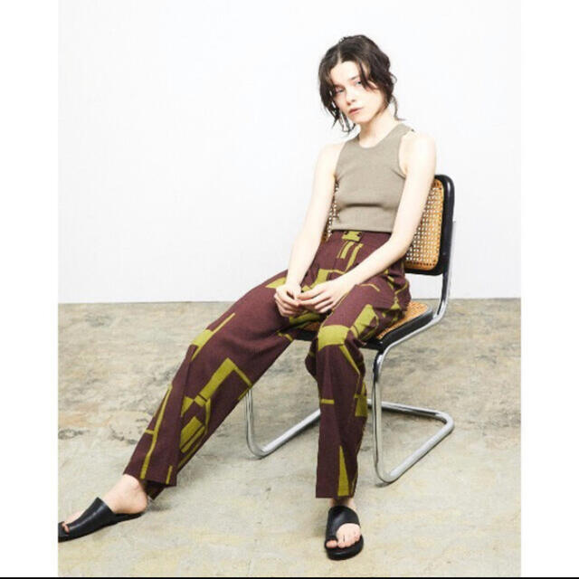 TODAYFUL(トゥデイフル)の【最安値‼️】Geometric Tuck Trousers 38 レディースのパンツ(カジュアルパンツ)の商品写真