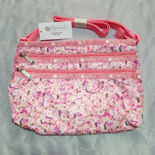 LeSportsac - 新品 レスポートサック 3段ファスナー ショルダーバッグ 小花 桜 ポシェットの通販 by ブーテン's shop