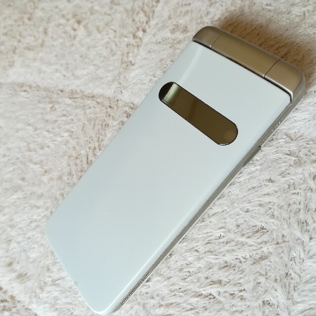 au(エーユー)のau グラティーナ２ スマホ/家電/カメラのスマホ/家電/カメラ その他(その他)の商品写真