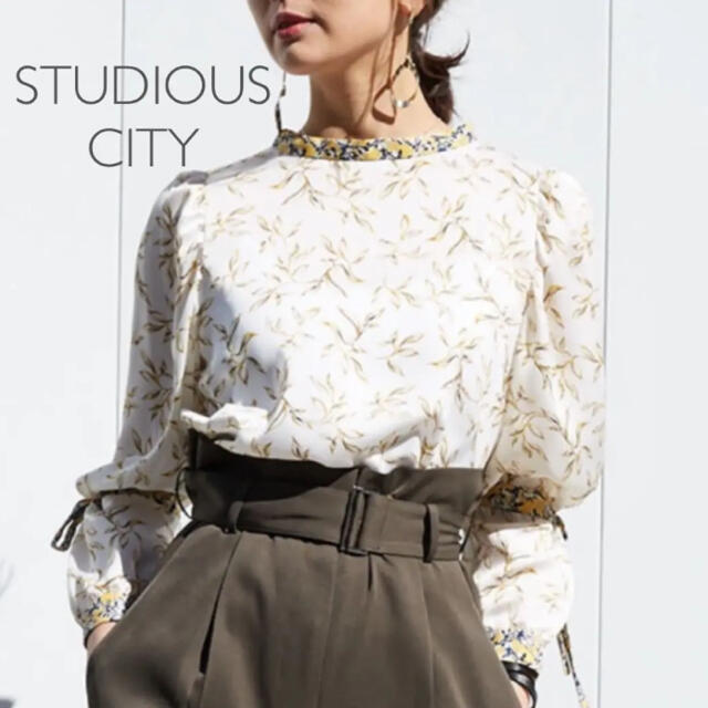 STUDIOUS(ステュディオス)のSTUDIOUS CITY リボンブラウス 黄色 白 レディースのトップス(シャツ/ブラウス(長袖/七分))の商品写真