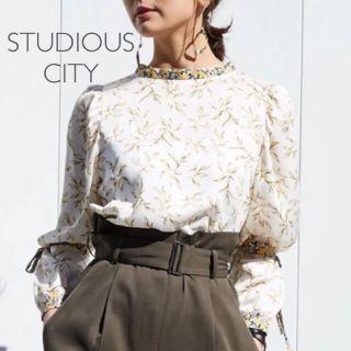 ステュディオス(STUDIOUS)のSTUDIOUS CITY リボンブラウス 黄色 白(シャツ/ブラウス(長袖/七分))