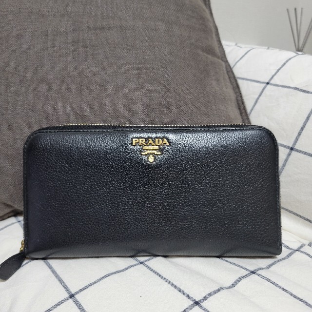 PRADA 長財布