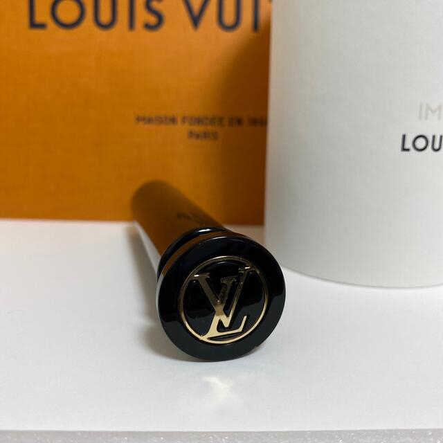 LOUIS VUITTON(ルイヴィトン)のルイヴィトン　香水　アトマイザー　ブラック　ゴールド&レサーブルローズ コスメ/美容の香水(ユニセックス)の商品写真