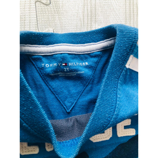 TOMMY HILFIGER(トミーヒルフィガー)のトミーヒルフィガー　Tシャツ　2T キッズ キッズ/ベビー/マタニティのキッズ服男の子用(90cm~)(Tシャツ/カットソー)の商品写真