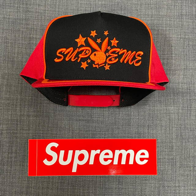 Supreme(シュプリーム)の赤 Supreme Playboy 5-Panel シュプリーム プレイボーイ メンズの帽子(キャップ)の商品写真
