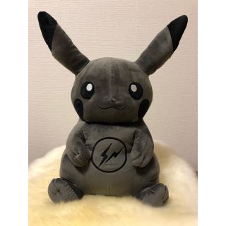 フラグメント(FRAGMENT)のサンダーボルトプロジェクト by フラグメント✖️ポケモン　ブラックピカチュウ(ぬいぐるみ)