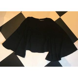 フォーエバートゥエンティーワン(FOREVER 21)の新品 Forever21 ケープ トップス 黒 ブラック(シャツ/ブラウス(長袖/七分))