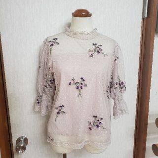 ダブルクローゼット(w closet)のダブルクローゼット　レース刺繍ブラウス　パープル　美品(シャツ/ブラウス(半袖/袖なし))