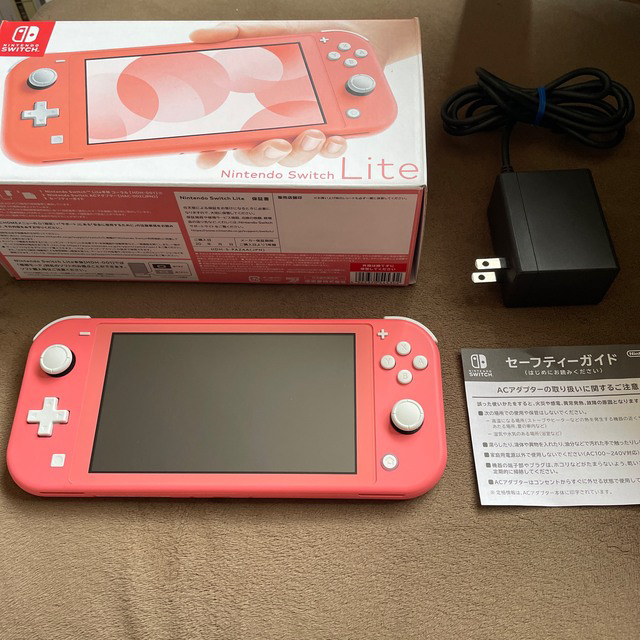 Nintendo Switch(ニンテンドースイッチ)のSwitch Lite ニンテンドースイッチライト コーラル ピンク 本体 美品 エンタメ/ホビーのゲームソフト/ゲーム機本体(家庭用ゲーム機本体)の商品写真