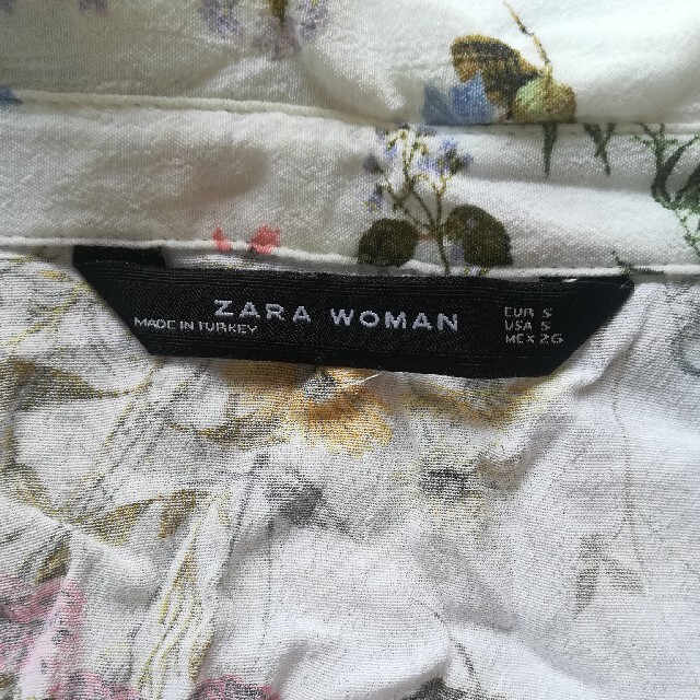 ZARA(ザラ)のZARA レーヨン 花柄シャツ レディースのトップス(シャツ/ブラウス(半袖/袖なし))の商品写真