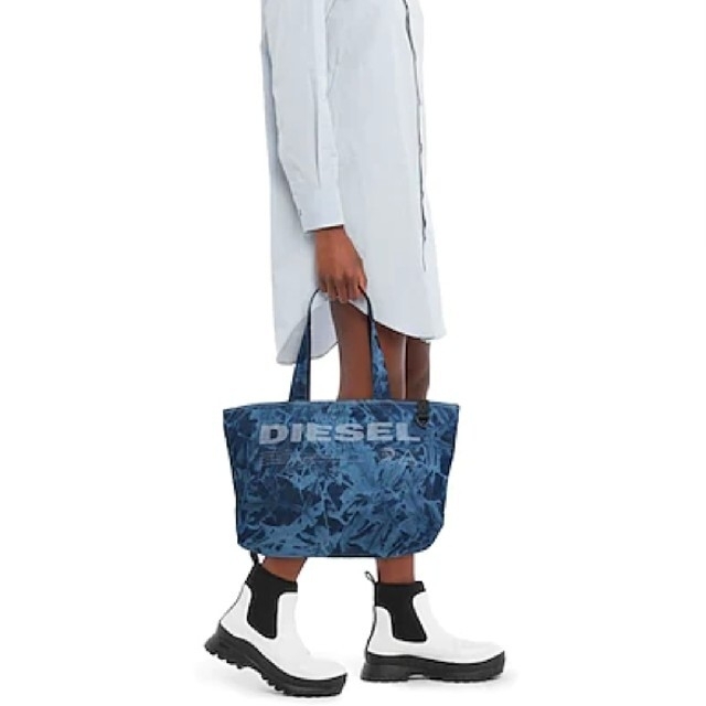 DIESEL(ディーゼル)のディーゼル　トートバッグ レディースのバッグ(トートバッグ)の商品写真