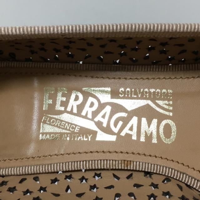 Salvatore Ferragamo(サルヴァトーレフェラガモ)のサルバトーレフェラガモ パンプス 5 - 花柄 レディースの靴/シューズ(ハイヒール/パンプス)の商品写真