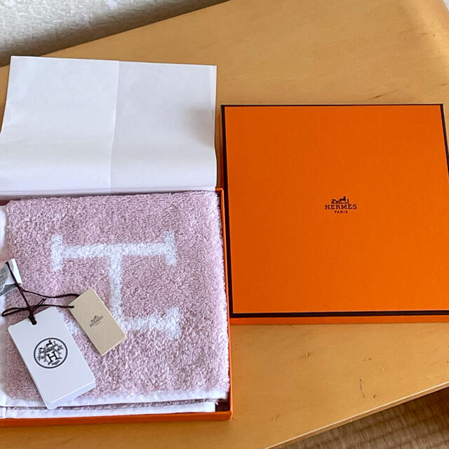 Hermes(エルメス)の★ひな様専用★エルメス　ハンドタオル（ハンカチ） レディースのファッション小物(ハンカチ)の商品写真