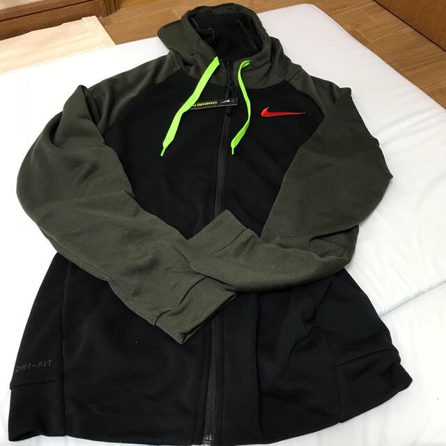 NIKE(ナイキ)のNIKE メンズパーカーＭサイズ★ メンズのトップス(パーカー)の商品写真