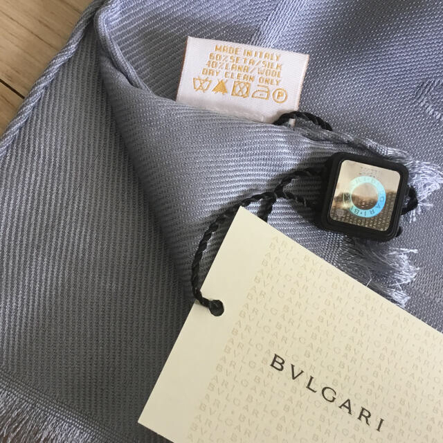 BVLGARI(ブルガリ)の新品未使用 タグ付き ブルガリ ストール  シルクウール グレー レディースのファッション小物(ストール/パシュミナ)の商品写真