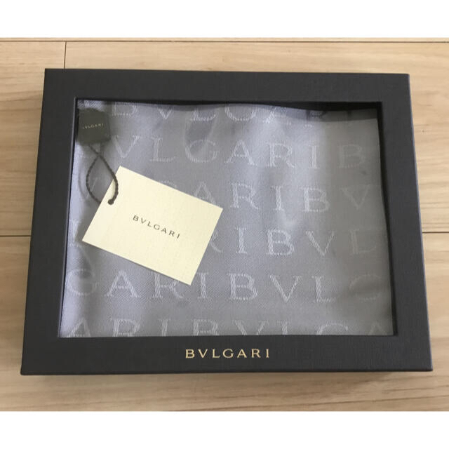 BVLGARI(ブルガリ)の新品未使用 タグ付き ブルガリ ストール  シルクウール グレー レディースのファッション小物(ストール/パシュミナ)の商品写真