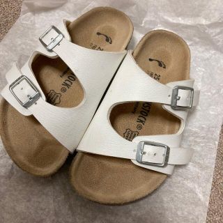 ビルケンシュトック(BIRKENSTOCK)のビルケンシュトック　キッズ　サンダル　白(サンダル)