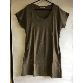 ユニクロ(UNIQLO)のロングTシャツカーキ(Tシャツ(半袖/袖なし))