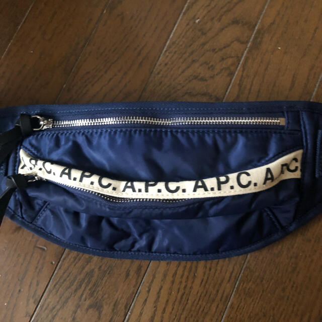 A.P.C(アーペーセー)のアーペーセー　ボディバッグ レディースのバッグ(ボディバッグ/ウエストポーチ)の商品写真